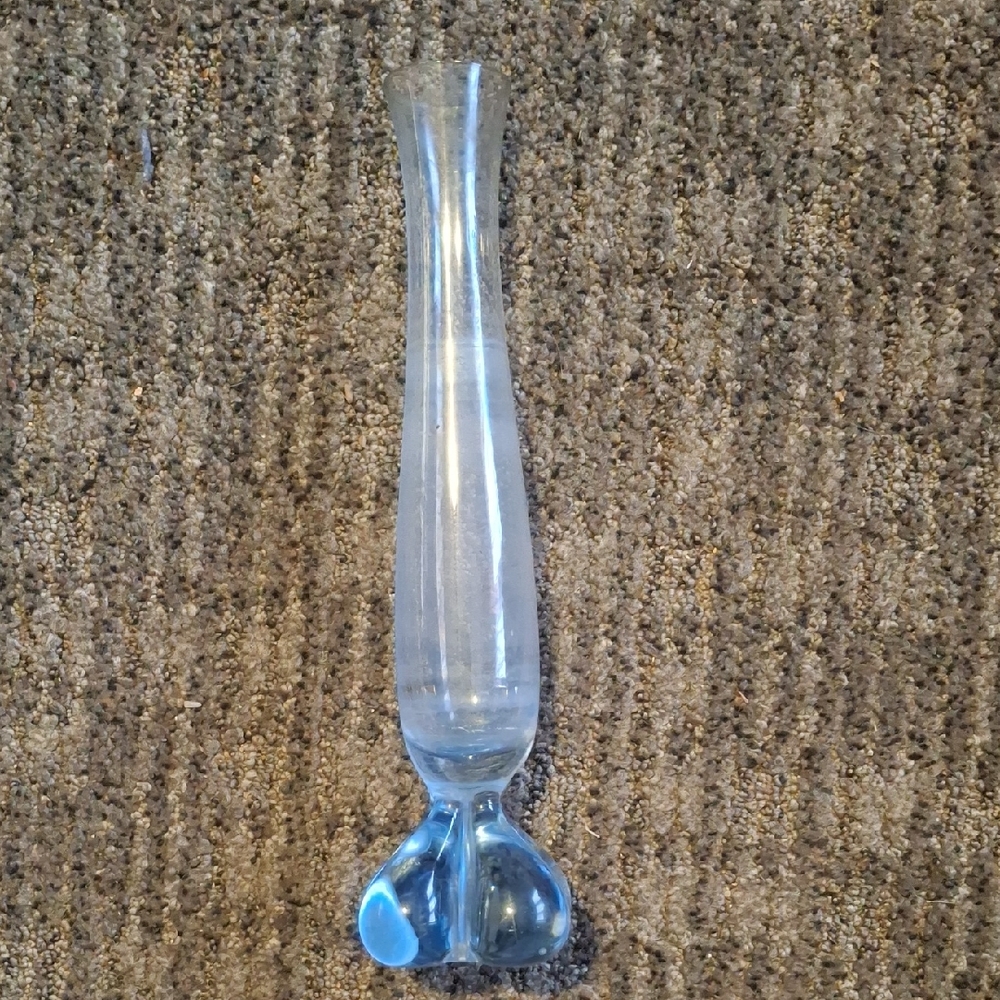 Glass Vase - Picture 1 of 6